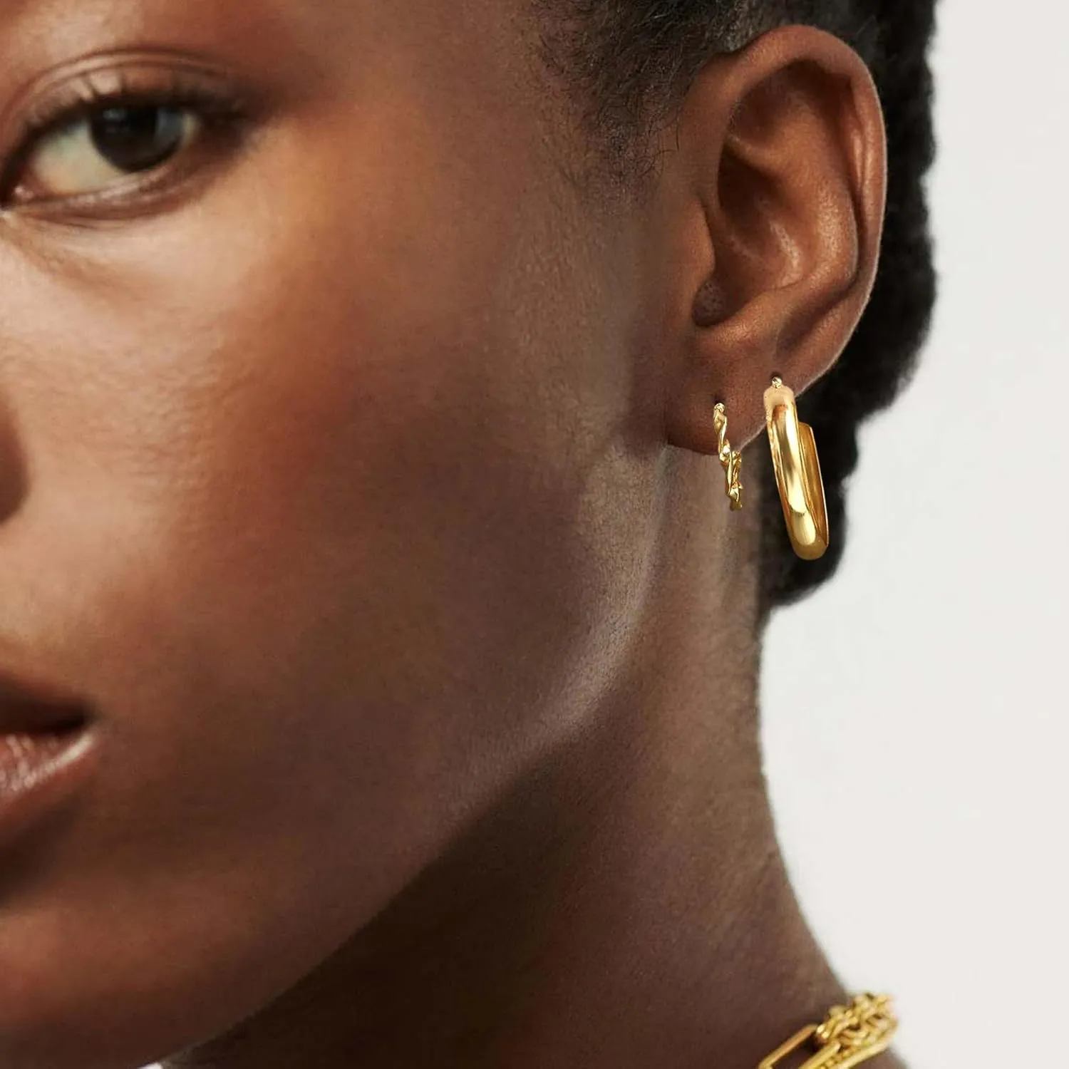 6 Pairs Gold Hoop Earrings Set for Women Fashion Lightweight Chunky Pearl Earrings Multipack Twisted Statement Earring Small Big Hoops Earrings Set for Women Jewelry Gifts