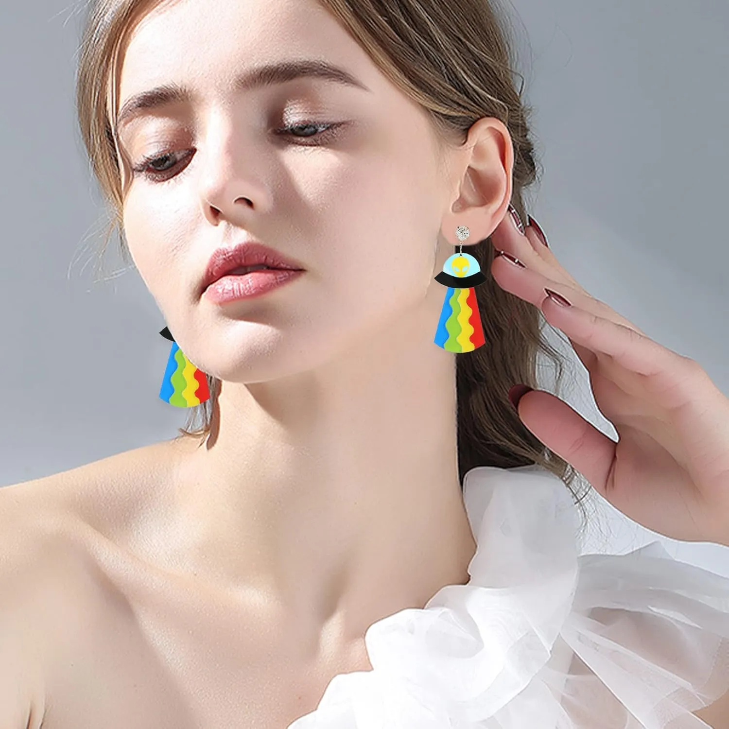 Acrylic UFO Aliens Acrylic Earrings Cosmos Weird Earrings Women Novelty Fun Earrings Planet Alien Earrings Glitter Space Earrings Cute Dangle Earrings for Accessories