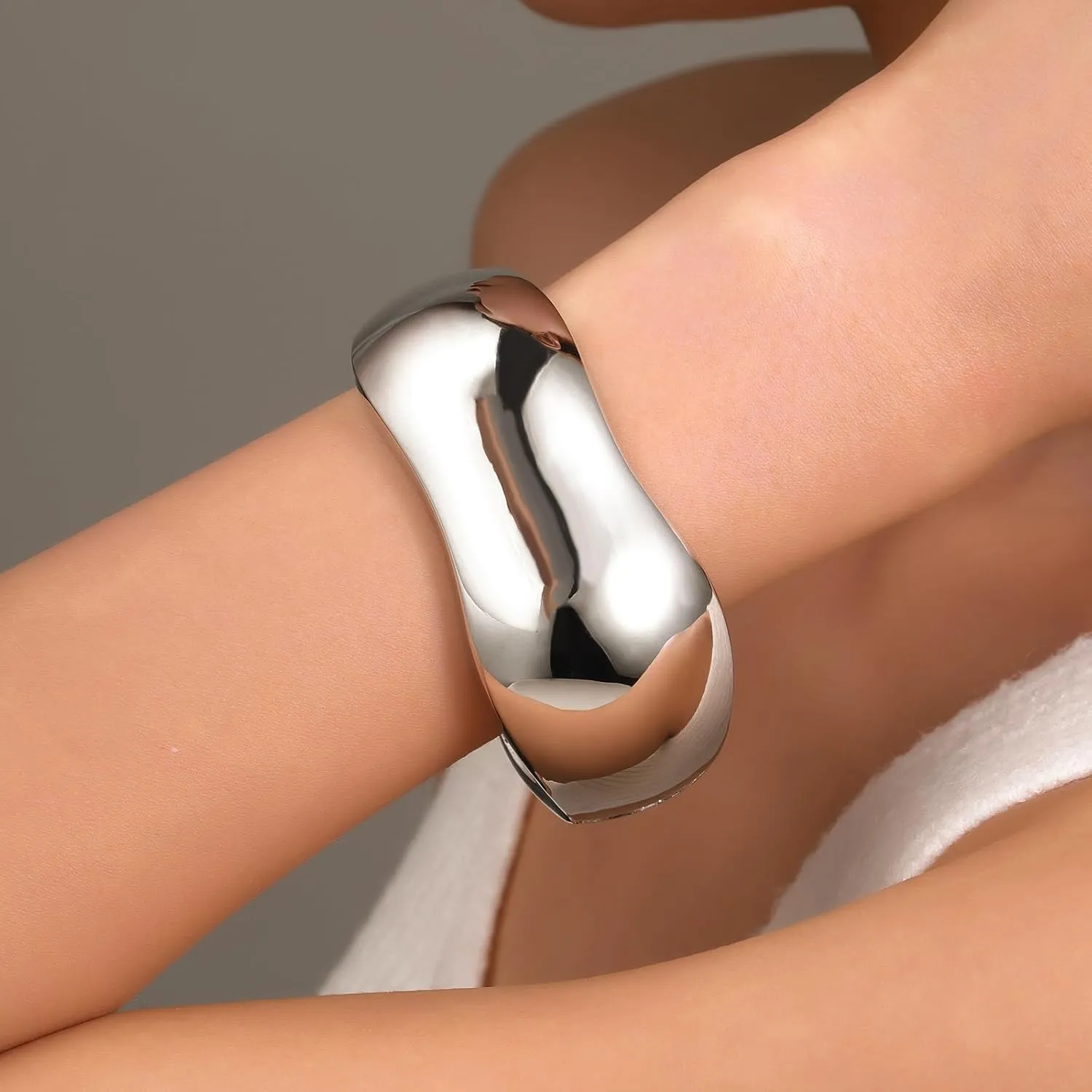 Chunky Gold/Silver Gold Cuff Bangle Bracelets for Women Trendy Hinged Cuff Open Wide Chunky Gold Bracelet Minimalist Bangle Jewelry Gift
