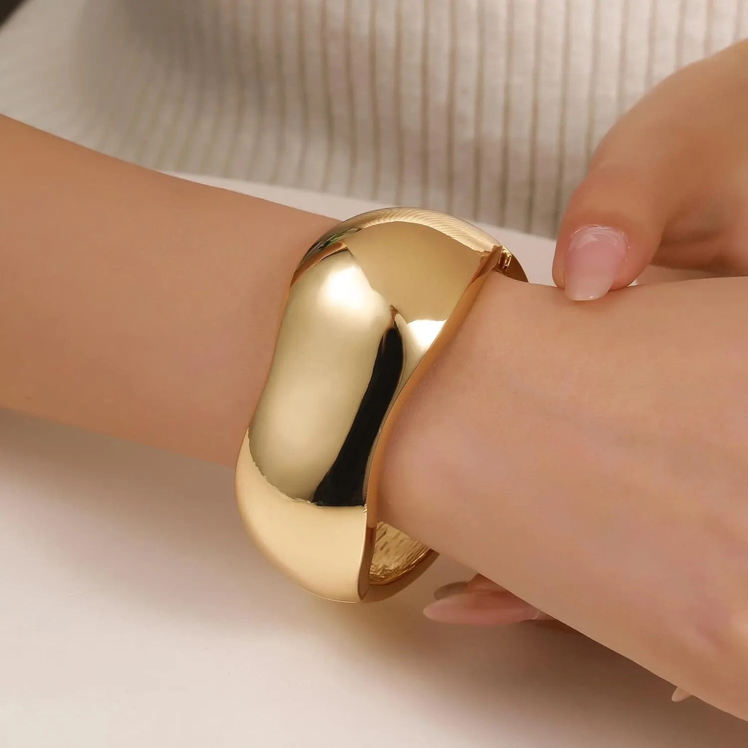 Chunky Gold/Silver Gold Cuff Bangle Bracelets for Women Trendy Hinged Cuff Open Wide Chunky Gold Bracelet Minimalist Bangle Jewelry Gift