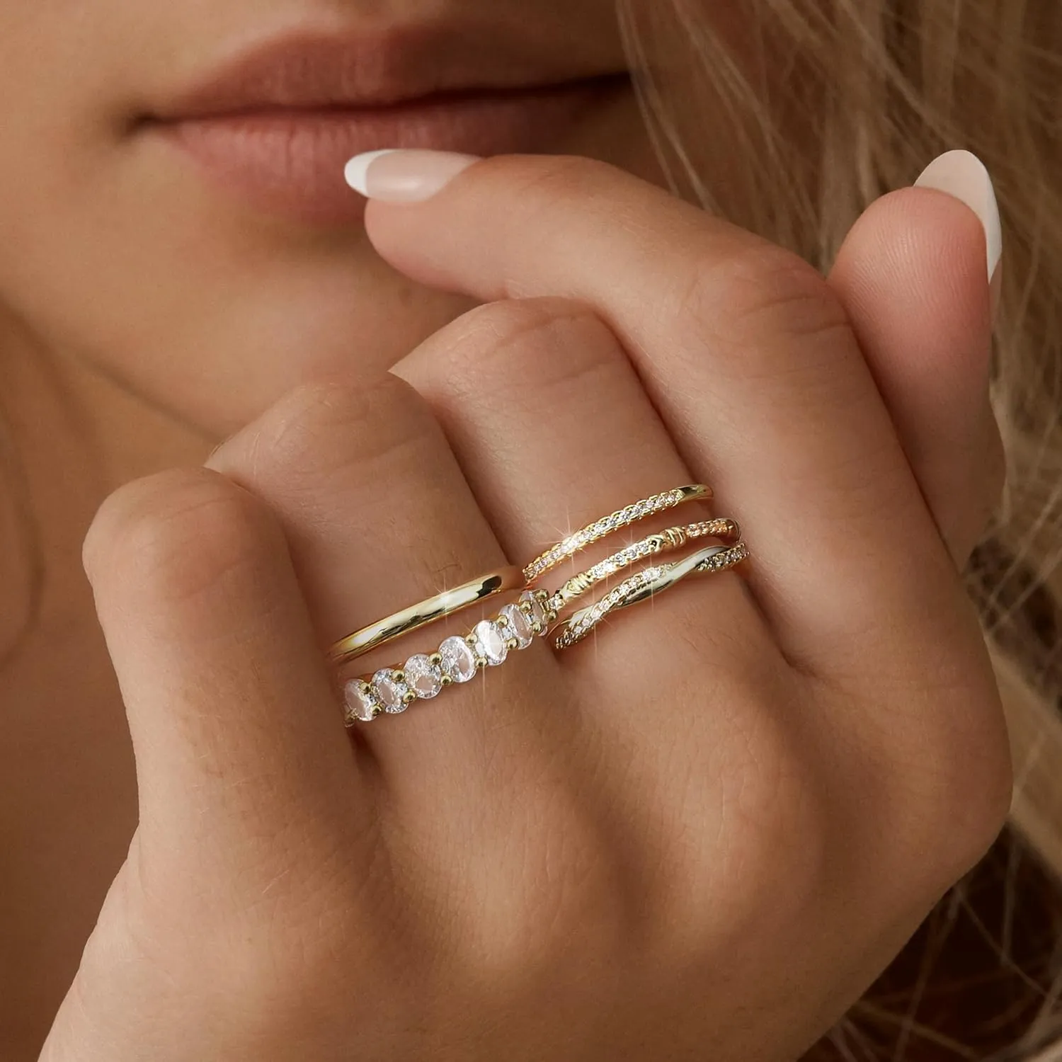 Dochais Gold Rings for Women 5PCS Stackable 14K Gold Plated Stacking Rings for Women Non Tarnish Trendy Dainty Rings Cubic Zirconia Gold Rings Set Statement Wedding Bands Rings