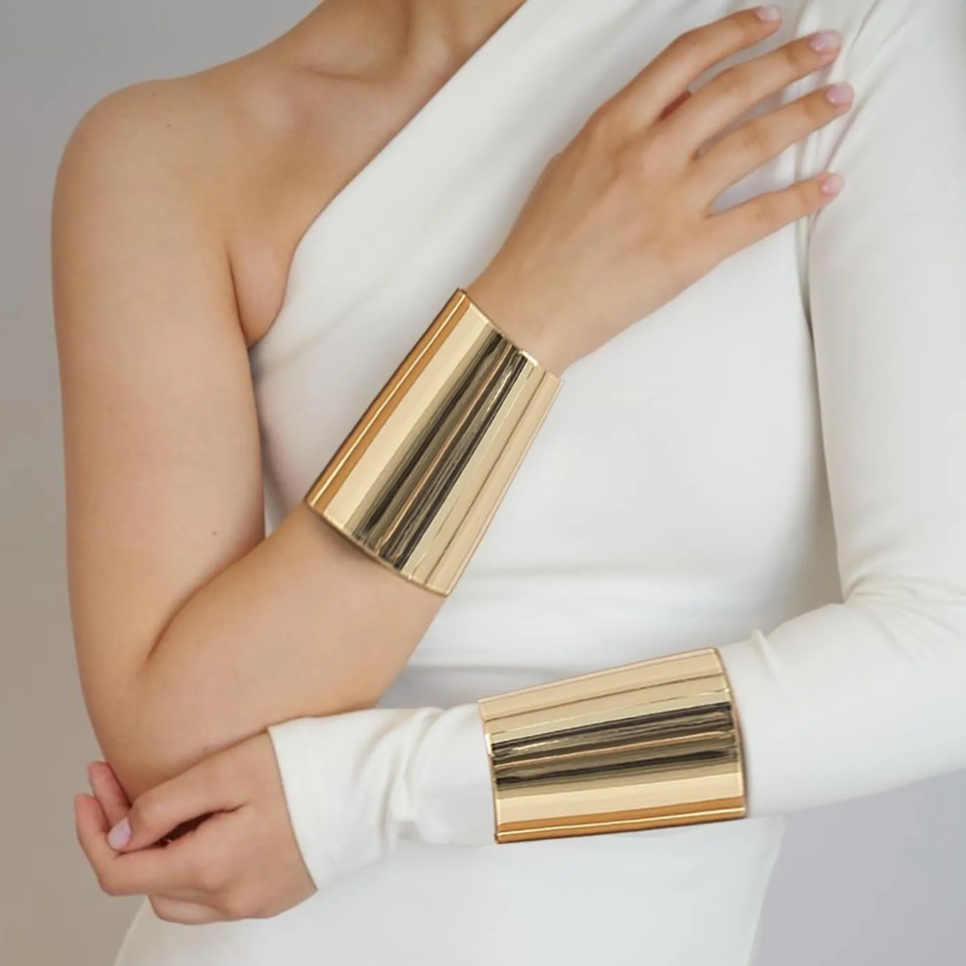 EIELO 2 Pcs Gold Cuff Bangle Bracelet for Women Open Wrist Cuff Wrap Bracelet