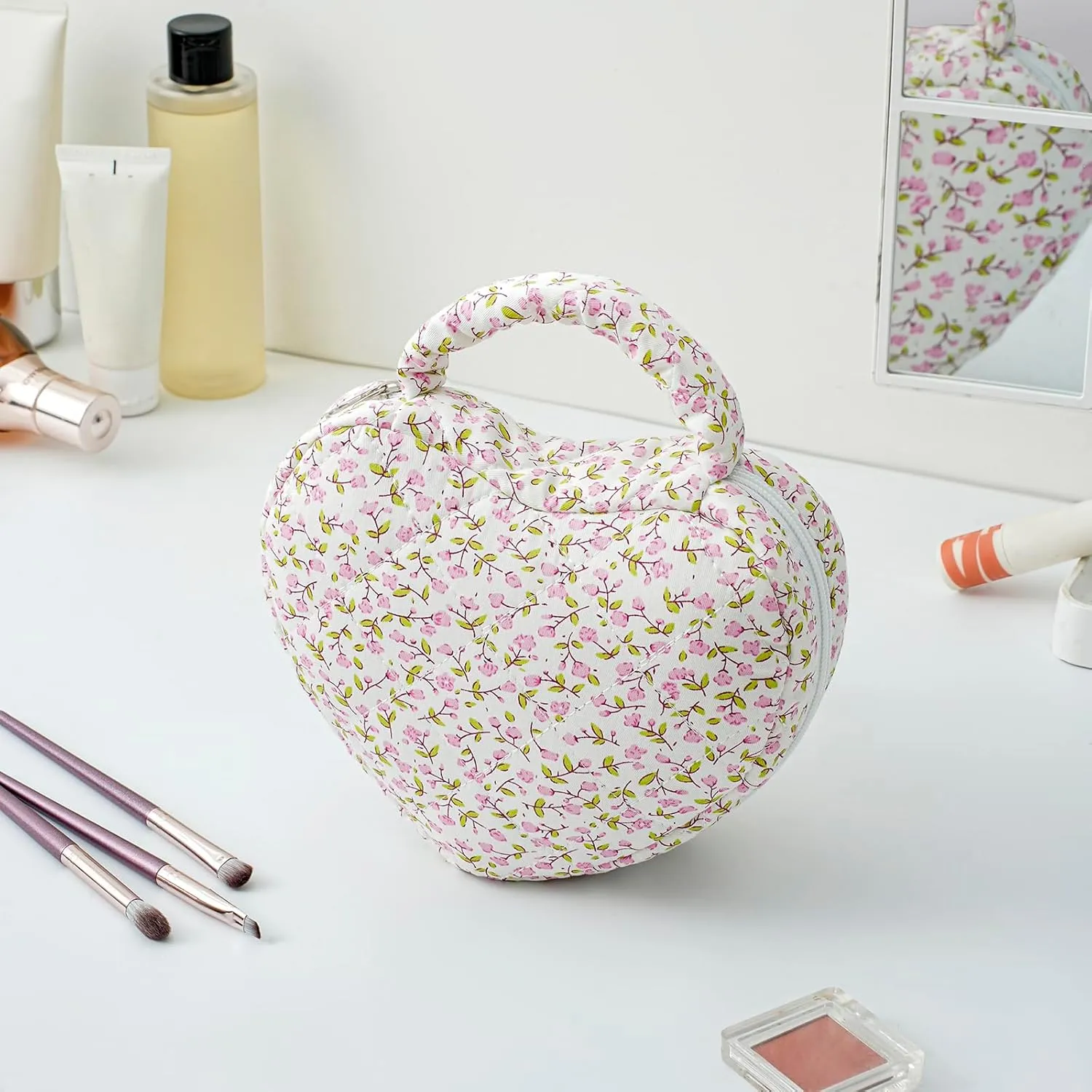 Heart Shaped Floral Cotton Cosmetic Bag Makeup Bag for Women, Travel Quilted Zipper Make Up Case with Handle, Flowers Toiletry Organizer Makeup Cosmetic Travel Cloth Pouch (Small Pink Flower)