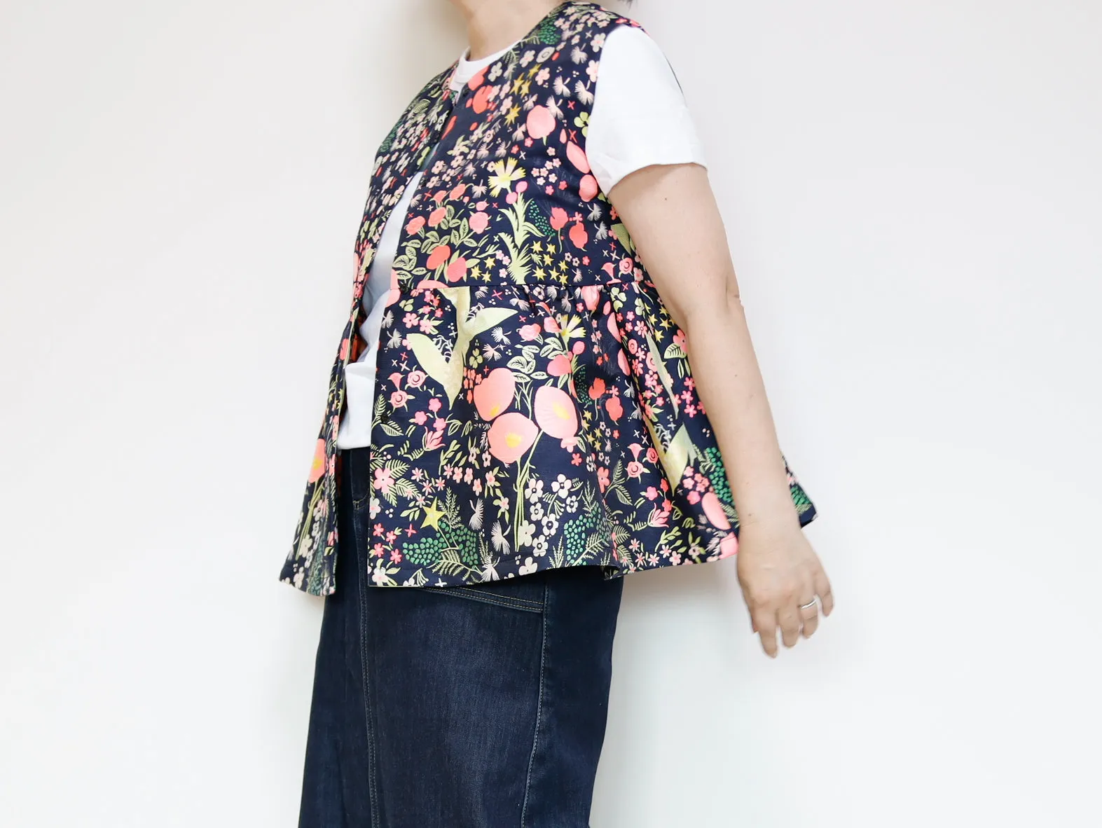 <V02A> PEPLUM VEST