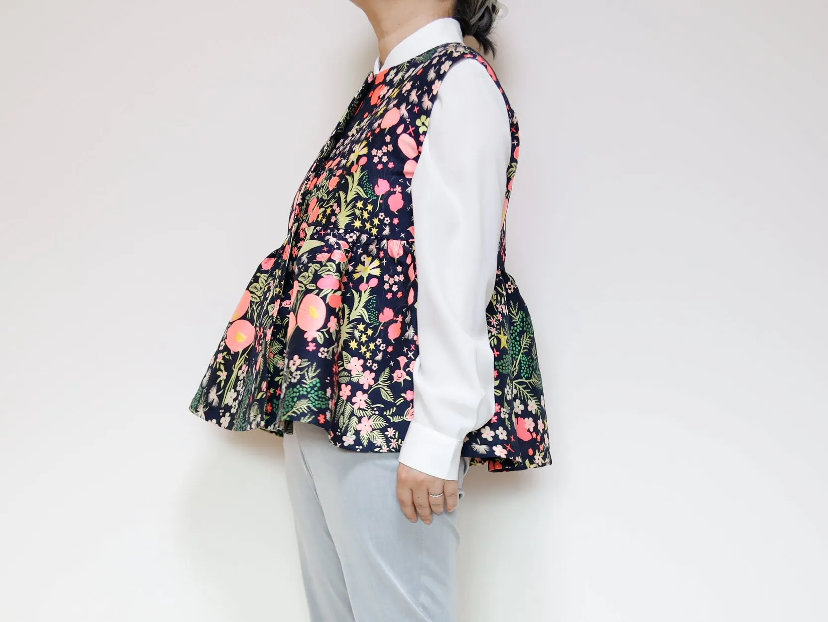 <V02A> PEPLUM VEST