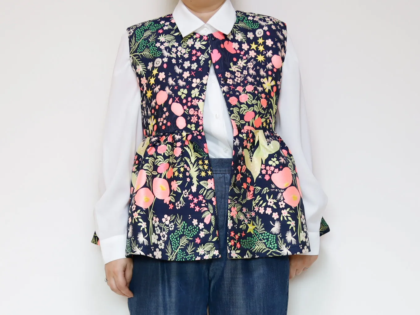 <V02A> PEPLUM VEST