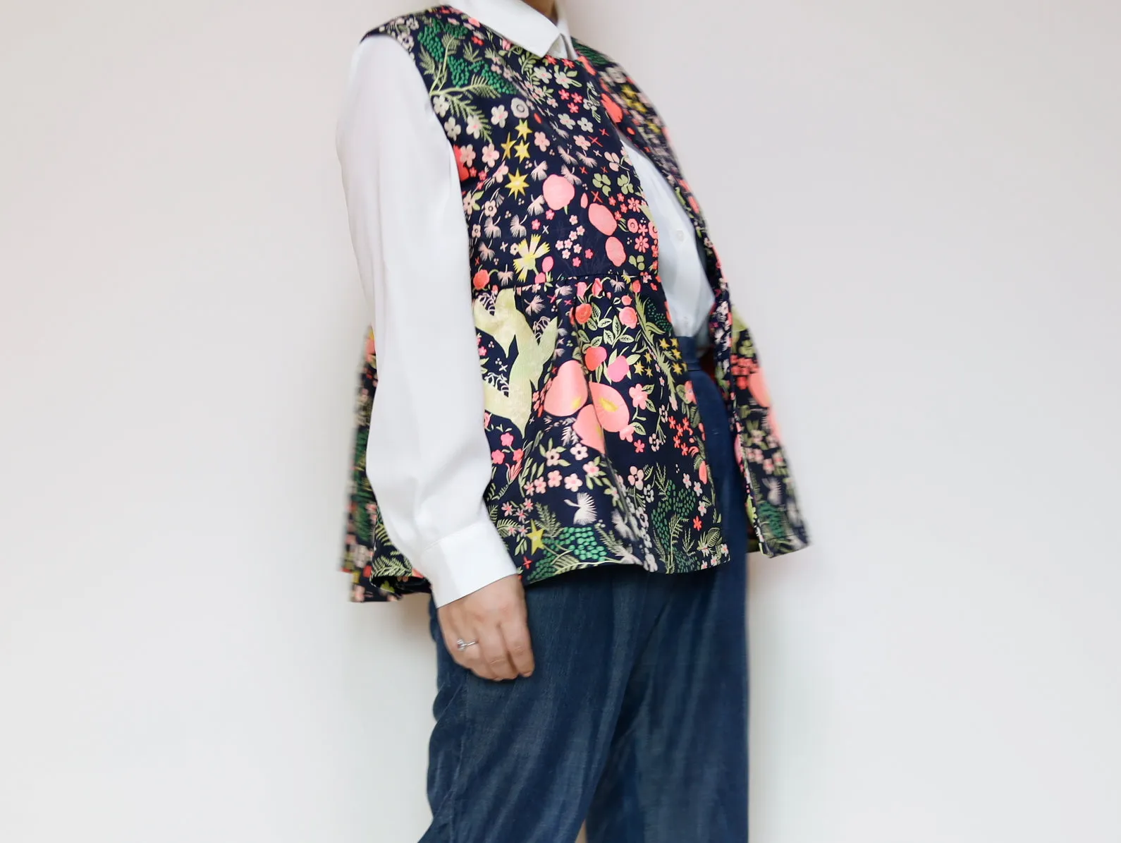 <V02A> PEPLUM VEST