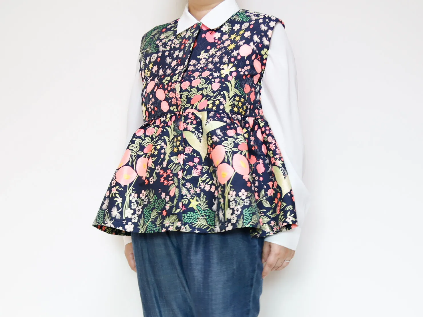 <V02A> PEPLUM VEST