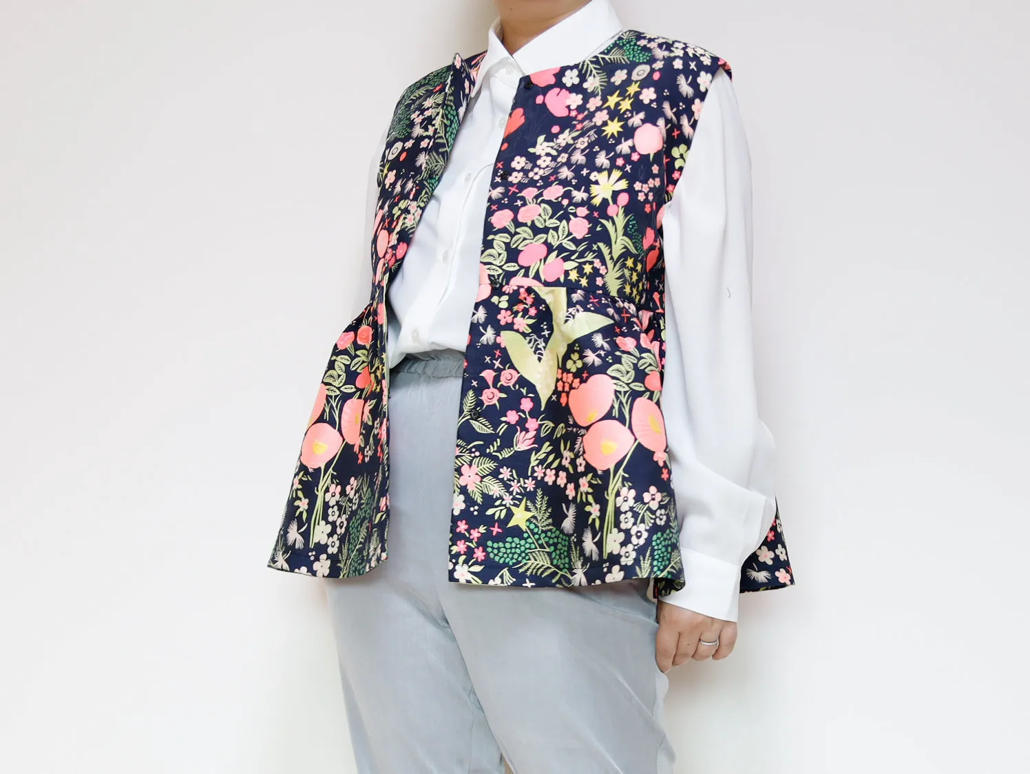 <V02A> PEPLUM VEST