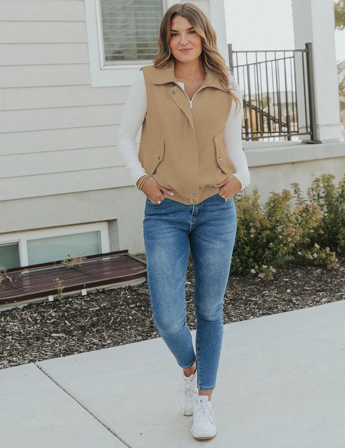 luvamia Vest for Women Trendy Zip Up Casual Fashion Elastic Hem Fall Sleeveless Jacket Outerwear Vests Tops with Pockets