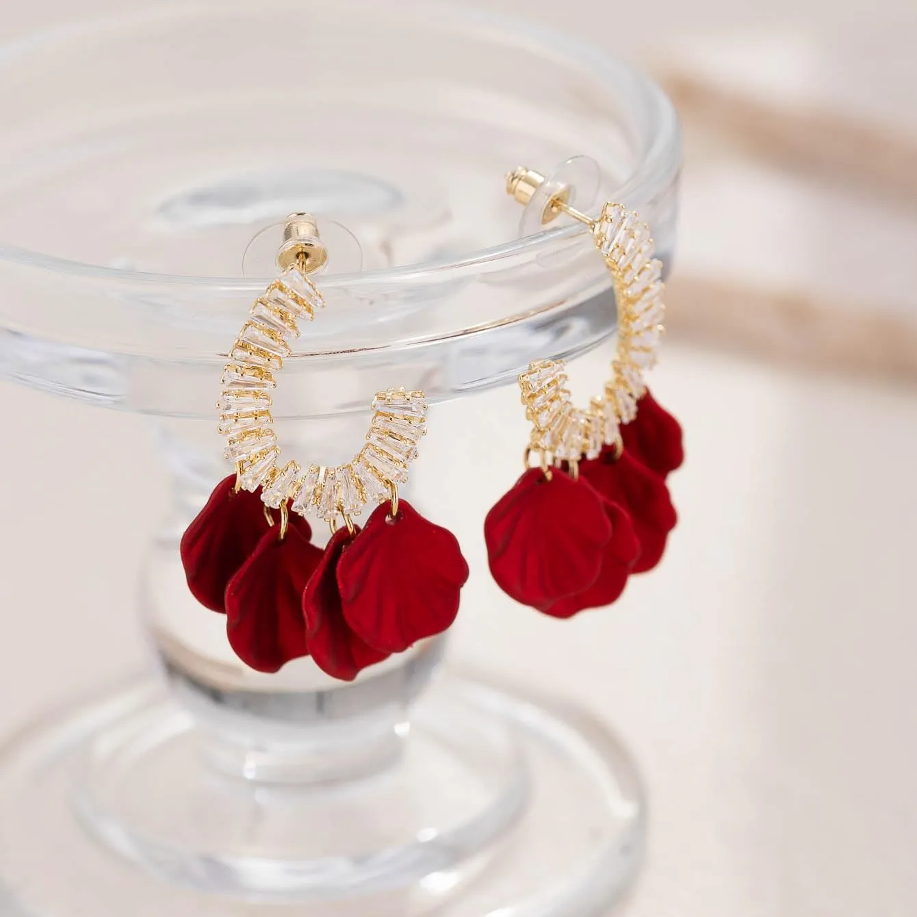 Red Rose Flower Earrings for Women Boho White Red Floral Petal Earrings Pearl Rhinestone Wedding Drop Dangle Earring for Bridesmaids Gifts